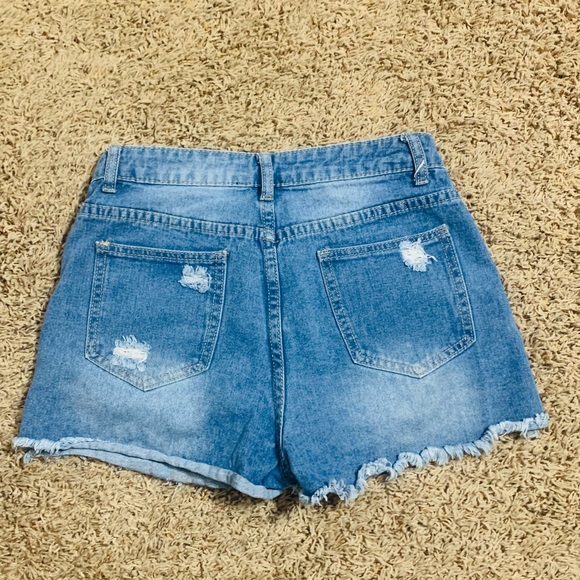 Distressed short - Picture 2 of 3